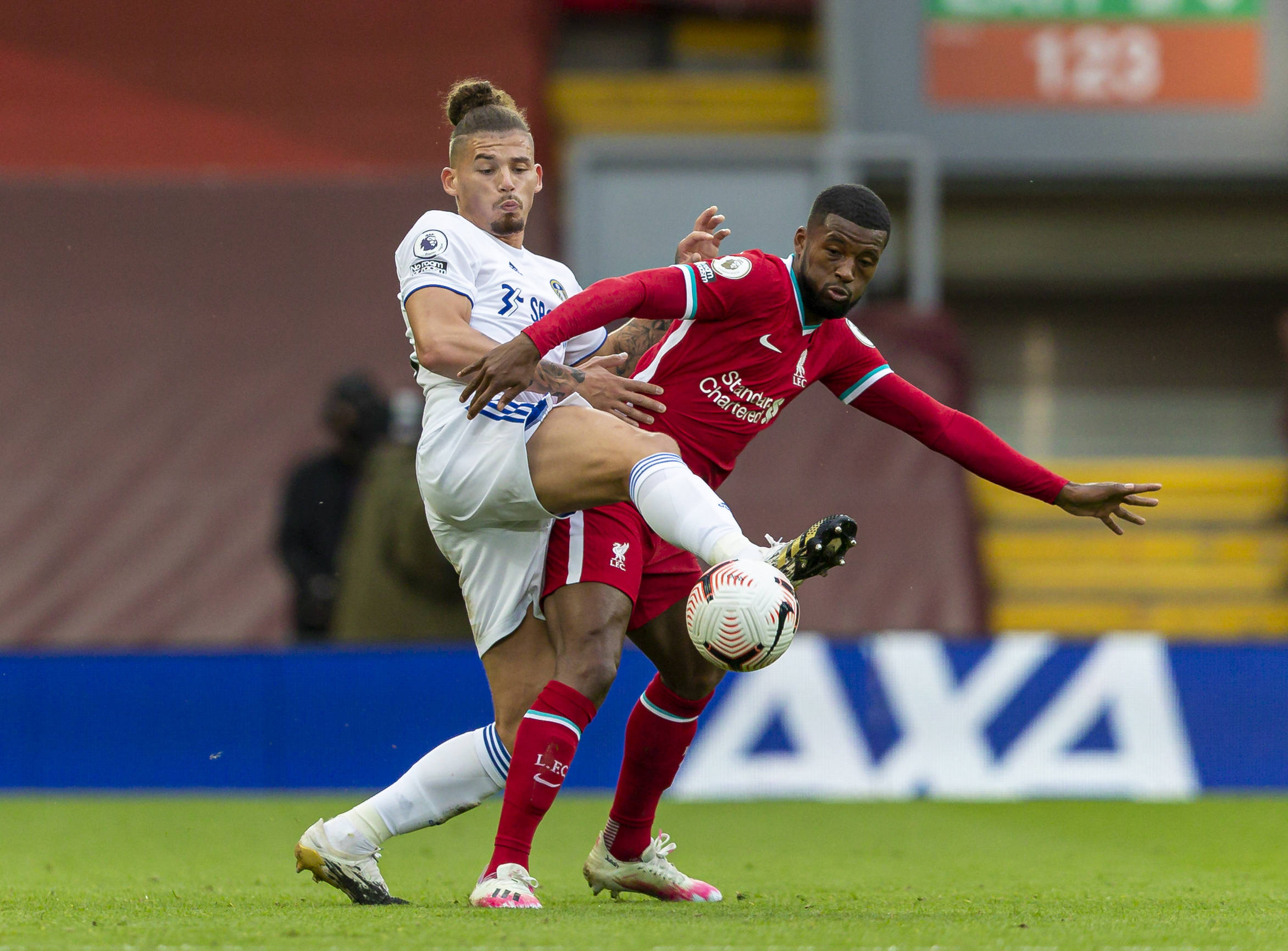 随着国际足 随着国际足